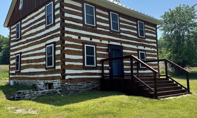 Orrtanna Other | Civil War-era Log Farmhouse near Historic Gettysburg for 8 Guests