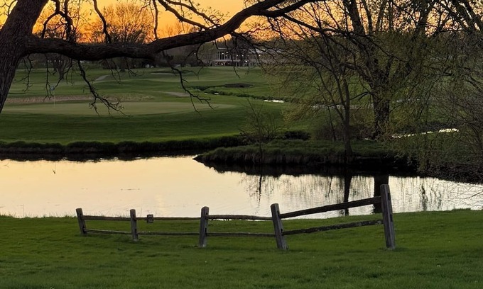 Windsor House | Par-fect Escape on Lake Windsor Golf Course