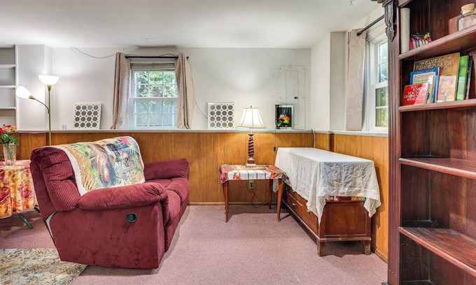 Greenwich Apartment | 2 Mi to NYC Train: Greenwich Apt w/River View