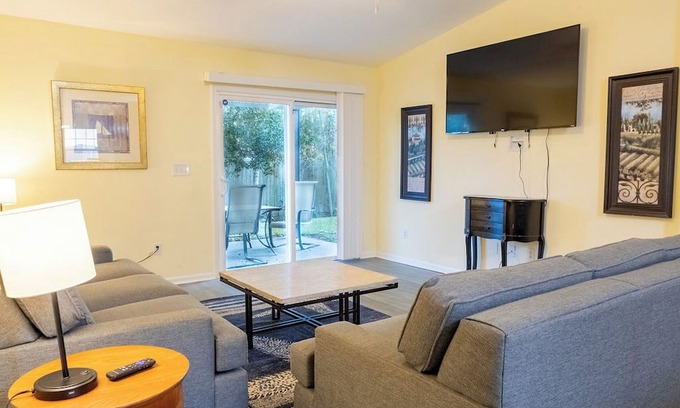 Westside House | ~FL/GA Game Stay Sleeps 14 Extra Beds~