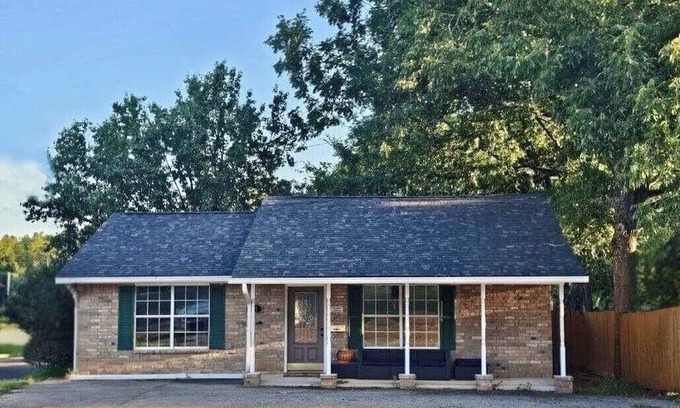 Hughes Springs House | Cozy, family-friendly guest home in Northeast Texas!