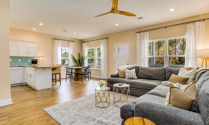 New Warrington House | The Seahorse Cottage- Near NAS/Beaches/Downtown