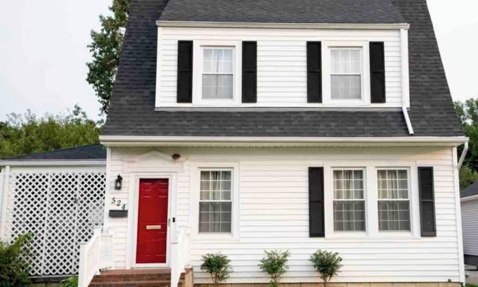 Owensboro House | 💦 Luxe Retreat Home @ Griffith Ave – Prime Location! ➠ 524W