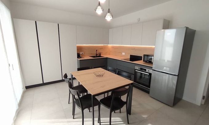 Torri di Quartesolo Apartment | Charming 2-bedroom apartment in quaint Torri di Quartesolo with AC