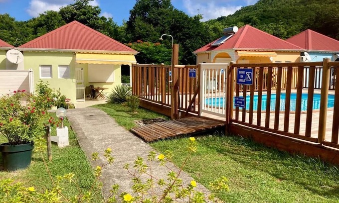 Terre-de-Bas Apartment | Studio-Garden view-Private Bathroom