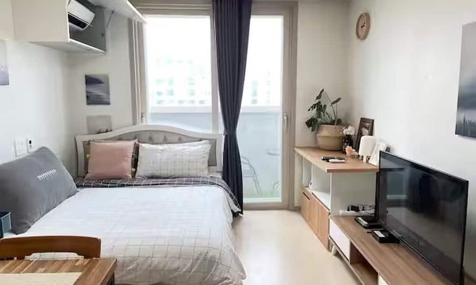 Ansan Apartment | City view room with Netflix