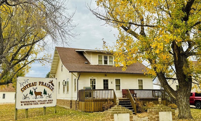 Streeter Cabin | Sportsman's Paradise - Stutsman County Hunting and Fishing Lodge - Dog Friendly