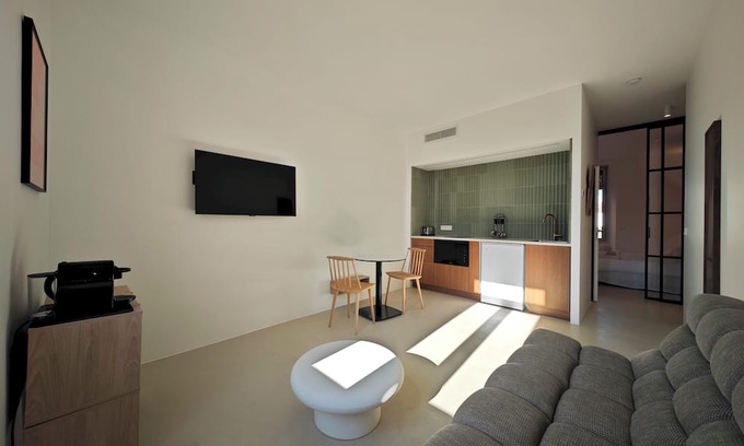 Cannes City Centre Apartment | Viva Riviera Design and Sunny Commandant André