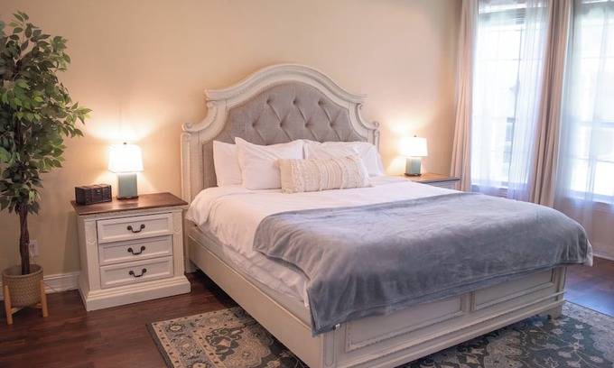 Frisco House | 4-bedroom house in charming Frisco