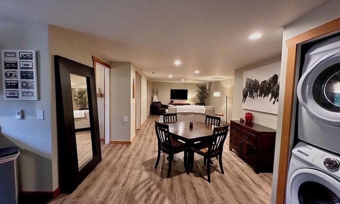 East Kootenay House | Alpine Retreat Basement Suite