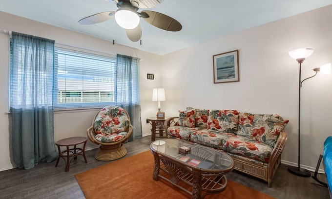 Port Aransas Condo | Roomy 1 BDRM Large Pool w/a Private Courtyard and a 5 Min Walk to the Beach