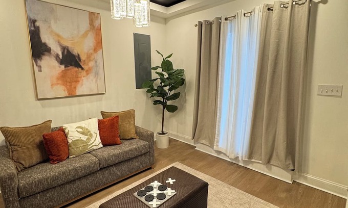 Downtown Baltimore House | Spacious 3BR, 3.5BA Home with Ensuite Bathrooms & Modern Comforts
