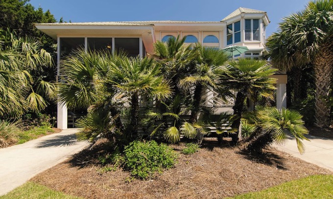 Edisto Island House | Casa Del Sol-Ocean View Home One Block from Beach Access-Free WiFi,Screened Porch,Crow's Nest