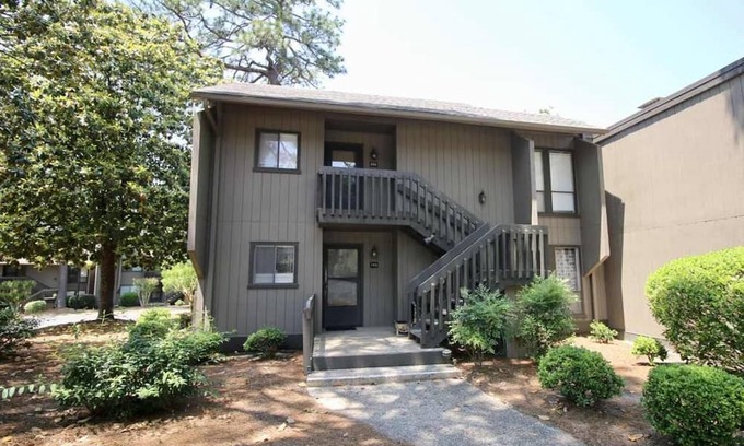 Pinehurst Condo | Sealladh Loch Summary