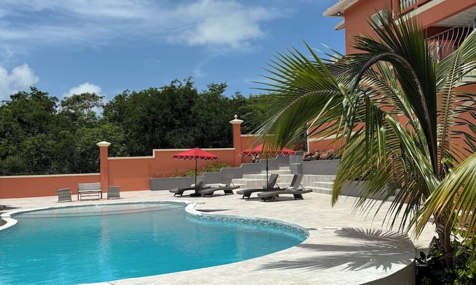 Silver Sands Apartment | Charming 3-bedroom apartment with Pool, WiFi, AC in enchanting Duncan’s Bay