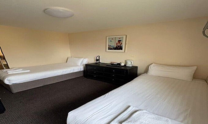 Quedgeley Apartment | GO2 Gloucester Hotel by OYO | Standard Double