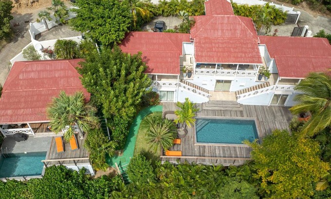 Lurin House | 5 Bed Villa Saint-louis estate in Corossol,