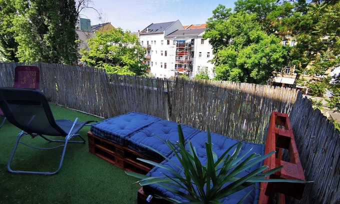 Outer Neustadt Apartment | In the middle instead of just being there ;)