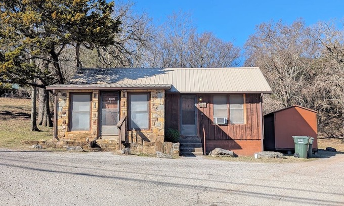 Davis Cabin | The Most Beautiful Views in Turner Falls