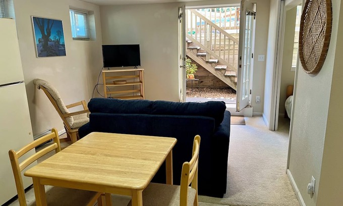Highland Park Apartment | Fabulous locale for light-filled mountainside apartment in charming Boulder.