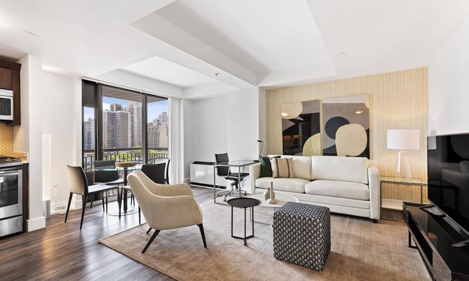 Upper East Side Apartment | Luxury Two Bed With Private Balcony on the UES