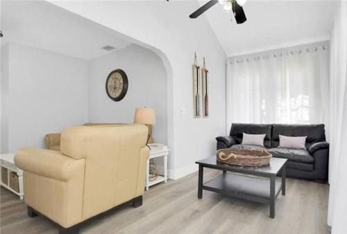 Lake Worth House | Endless Summer 2bd 2ba with beautiful outdoors