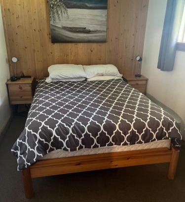 Salmon Arm Hotel | ViewPoint RV & Cottages
