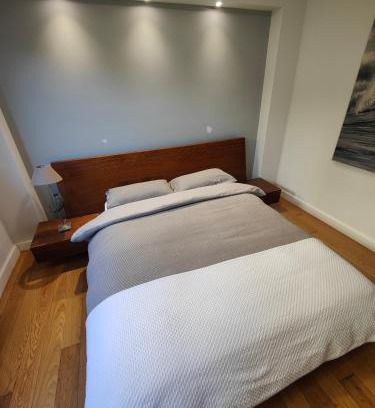 Sancibrian Apartment | Habitación doble independiente con baño