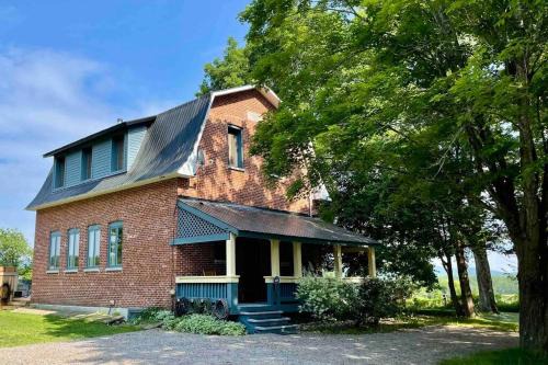 Low House | 1928 SchoolHouse w/ luxe pool and panoramic views